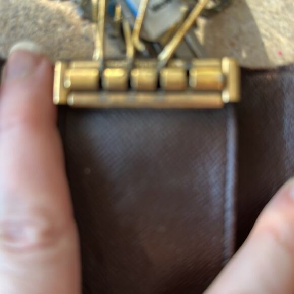 LV Damier Key Holder - Picture 3 of 8